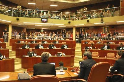 En una emotiva sesi�n, la C�mara de Diputados design� a cuatro nuevos jueces