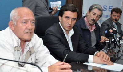 Gobierno maneja tres hip�tesis sobre la mancha en Punta Negra