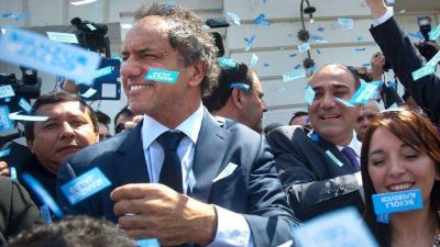 Scioli prometi� aplicar el 82% m�vil y bajar las retenciones