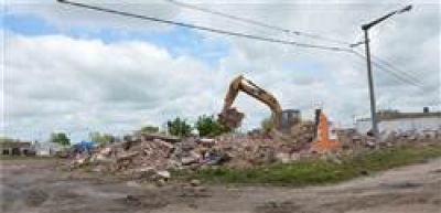 Se demoli� el ex frigor�fico de Guinea en Barrio Colombo