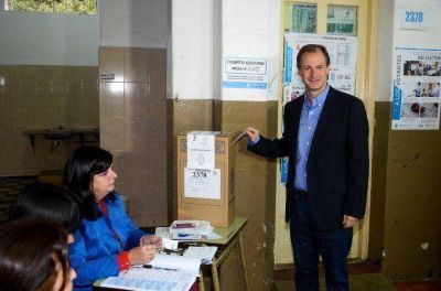 El gobernador electo de Entre R�os vaticina que Scioli ganar� el balotaje