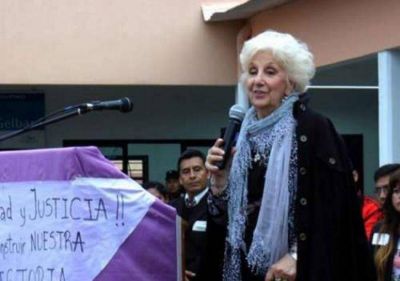Estela de Carlotto pas� por Salta castigando a Macri