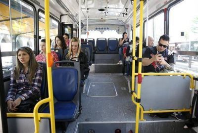 Colectivos porte�os: viajan menos pasajeros, pero m�s c�modos
