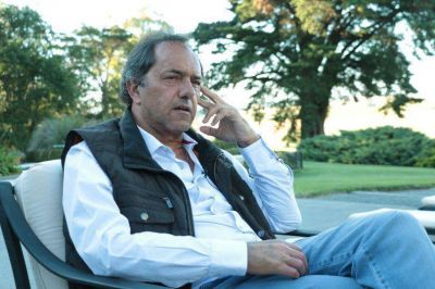 Respaldado en su relaci�n con Lunghi, Scioli pidi� �la confianza� de los tandilenses