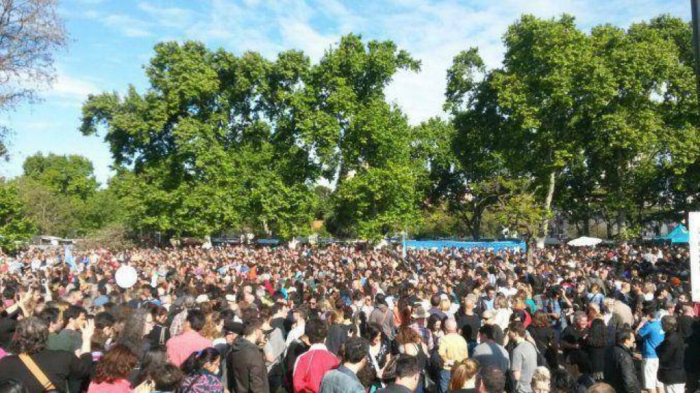 Multitudinaria reuni�n de militantes autoconvocados a favor de Scioli