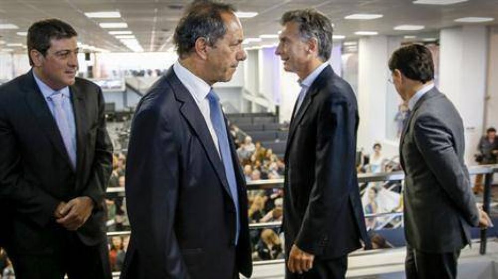 La kirchnerizaci�n limita a Scioli para el ballottage y Macri diluye resistencias