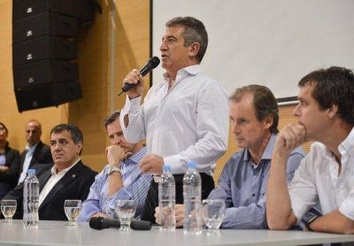 Urribarri reuni� a todos los candidatos