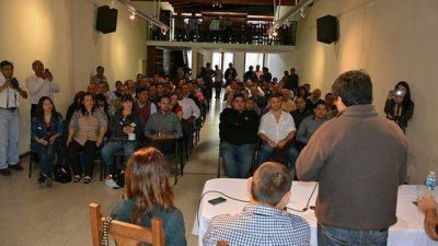 Fuertes exhibi� respaldo provincial ante el intento de Busti de deslegitimarlo