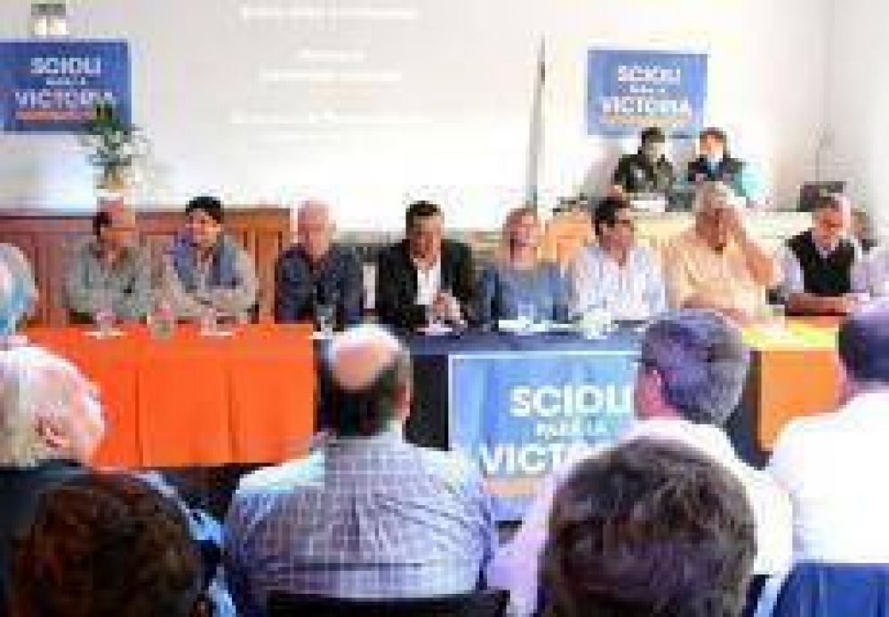 Funcionarios municipales participaron del plenario en apoyo a Scioli
