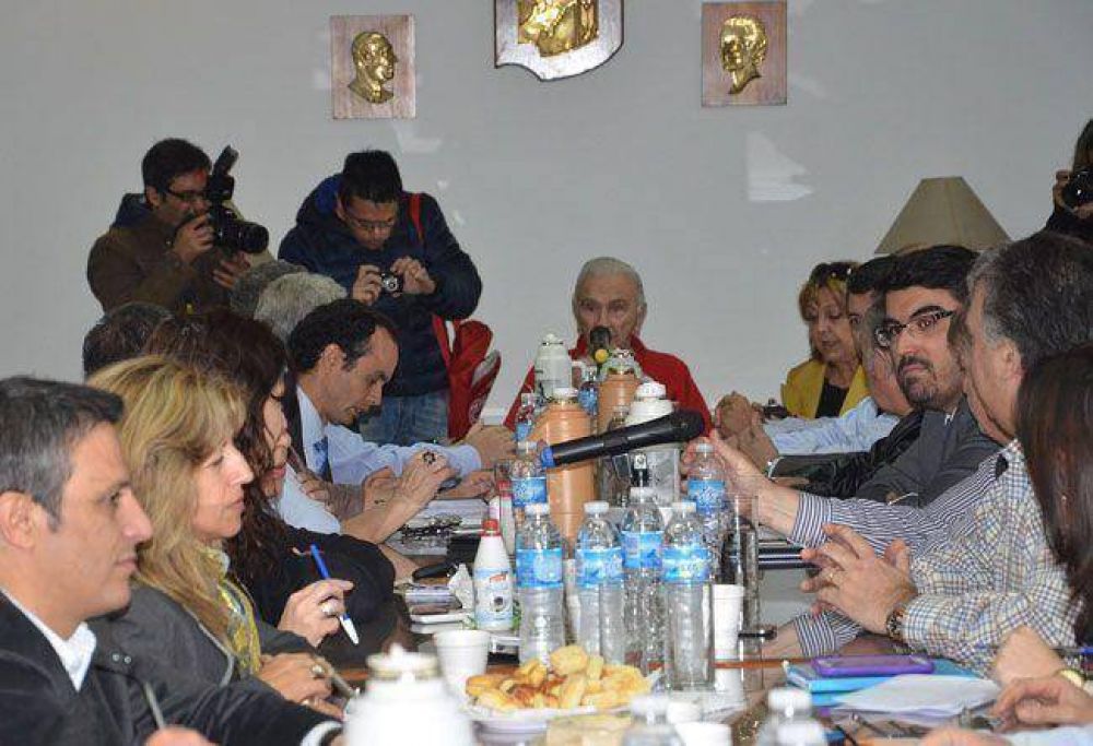 Se re�ne el PJ local para respaldar a Scioli de cara al balotaje con Macri