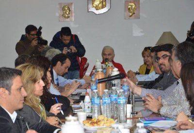 Se re�ne el PJ local para respaldar a Scioli de cara al balotaje con Macri