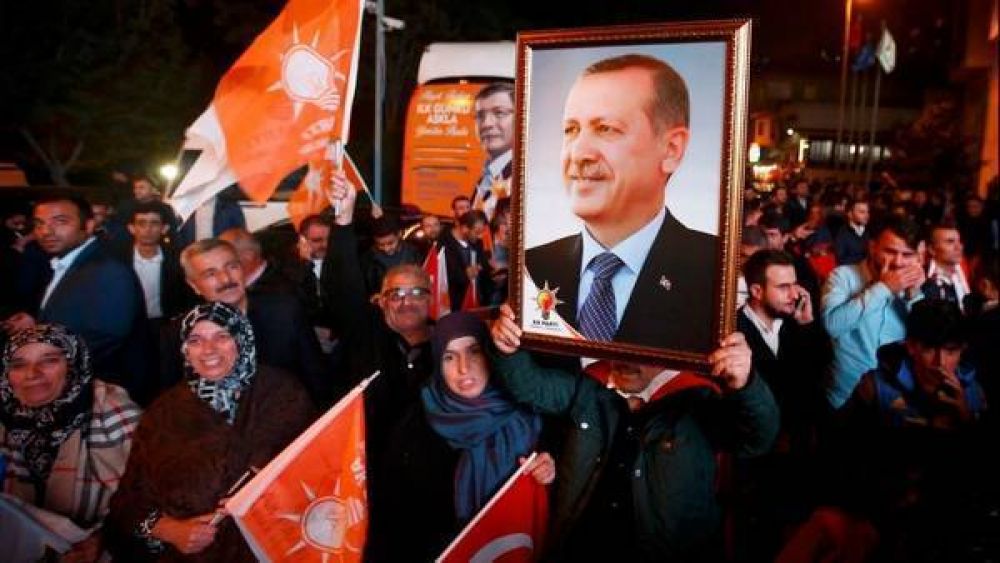 Erdogan ratifica su poder y recupera la mayor�a absoluta en el Parlamento turco