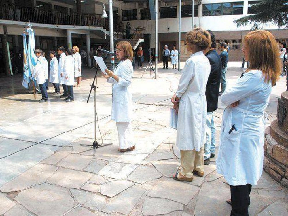 Los docentes s� acceden a sus cargos por concurso y de modo transparente