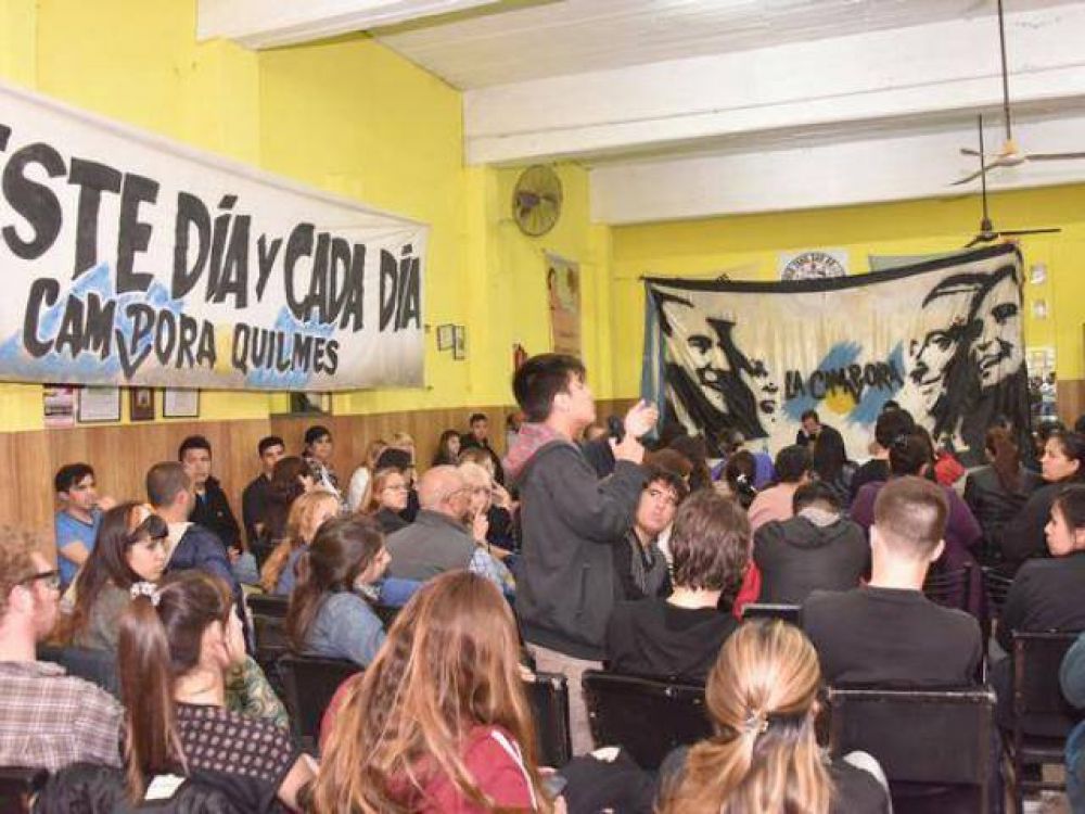 La C�mpora local manifest� su respaldo a Daniel Scioli