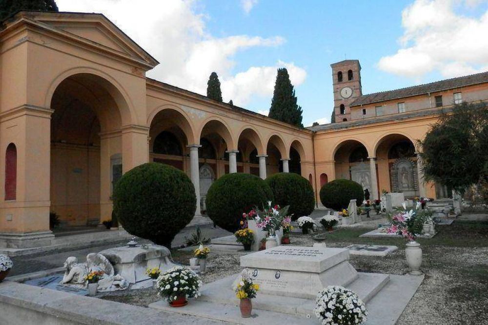 El Papa en el Cementerio del Verano: 'Las bienaventuranzas son el camino de la santidad'