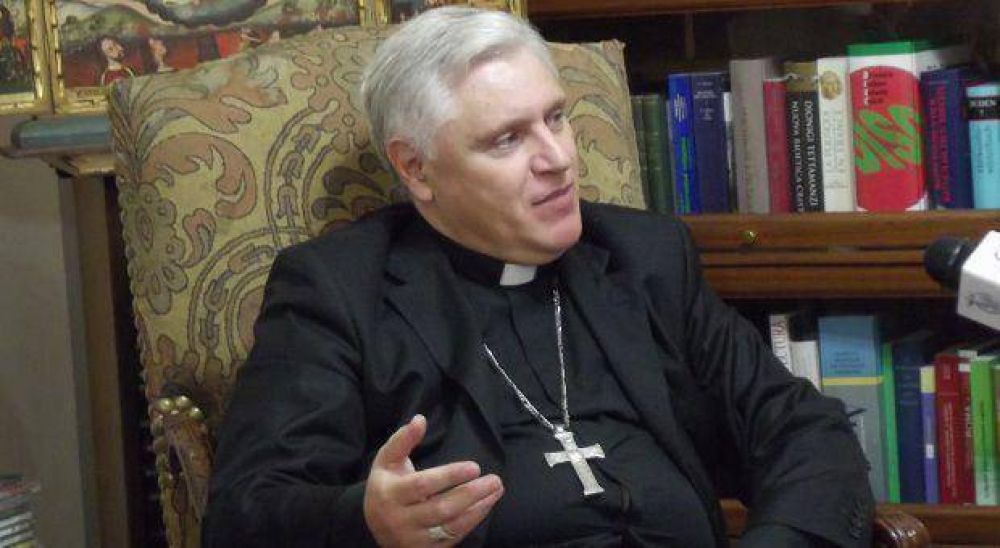 Renunció el obispo de Zárate-Campana acusado por malversación de fondos