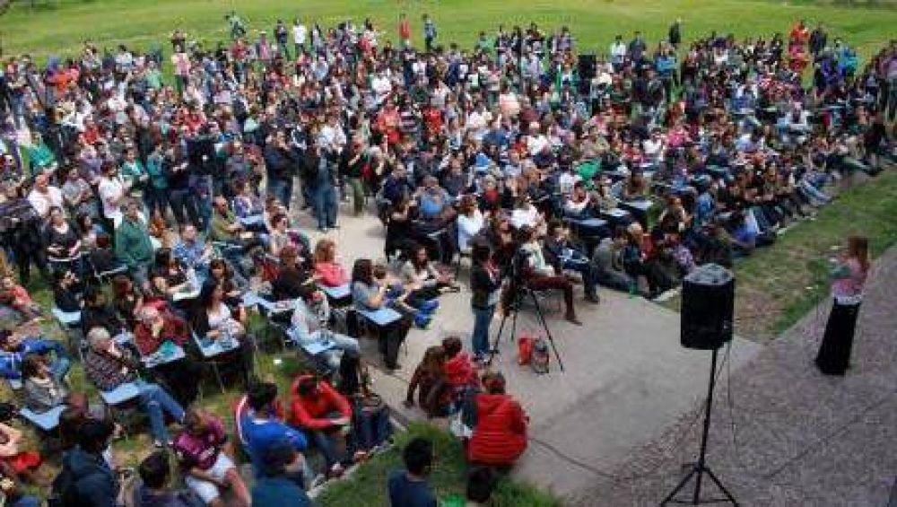 El FpV platense sali� a militar por 