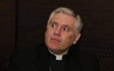Renunci� obispo de Z�rate-Campana acusado de 
