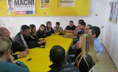 El PRO apoya la instalaci�n de cancha de hockey