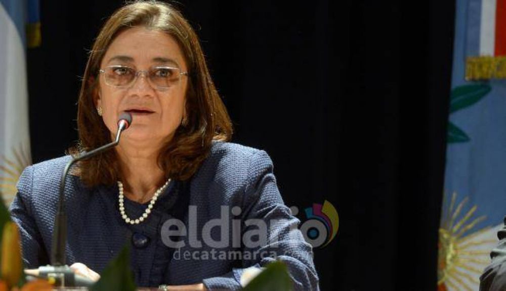 La gobernadora pidi� la renuncia a todos sus funcionarios