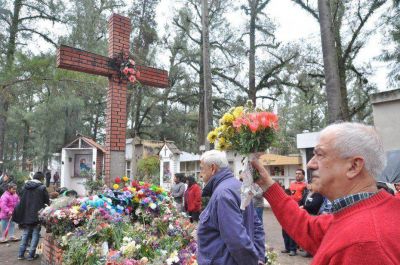 Familias visitaron los cementerios de la ciudad