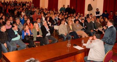 Casas y Bosetti se reunieron con la dirigencia para que el 22 gane Scioli