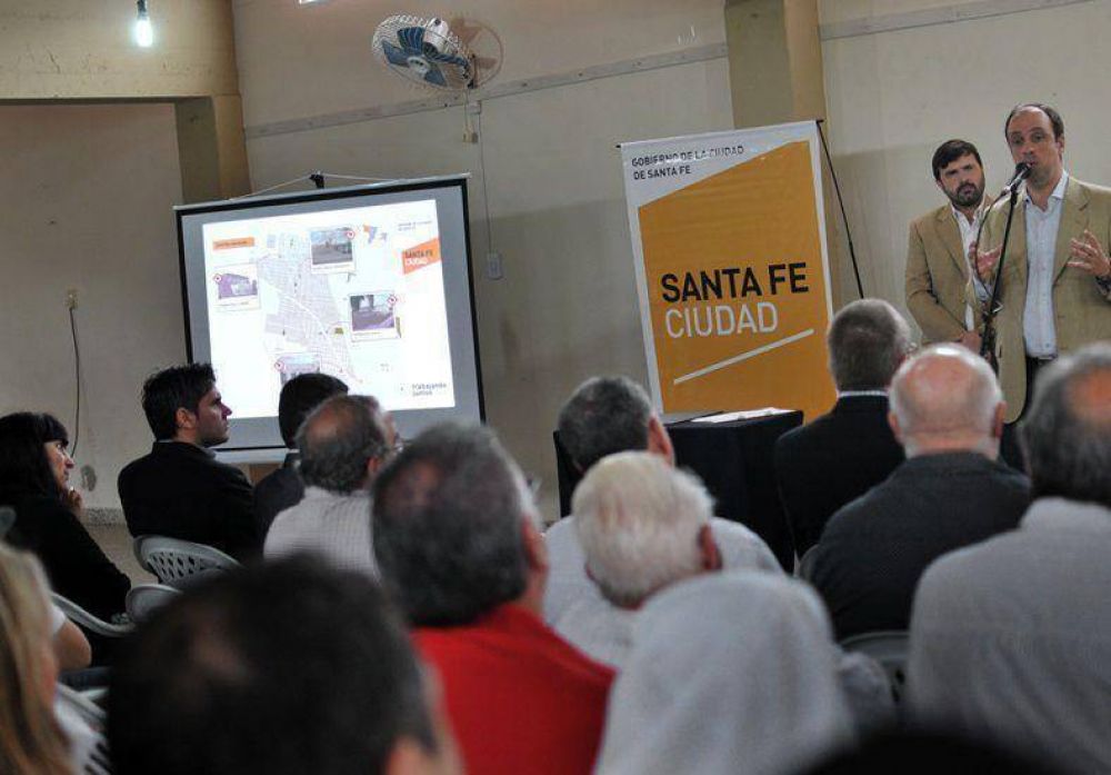 �Santa Fe est� cada vez m�s preparada para las lluvias y las crecidas de los r�os�, dijo Corral