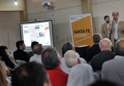 �Santa Fe est� cada vez m�s preparada para las lluvias y las crecidas de los r�os�, dijo Corral