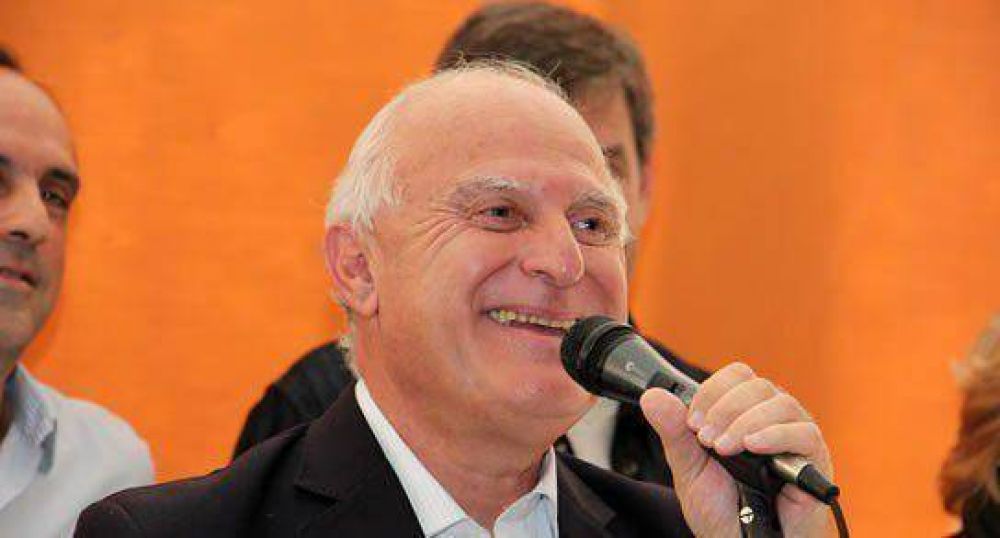 Lifschitz presenta a parte de los ministros de su gabinete