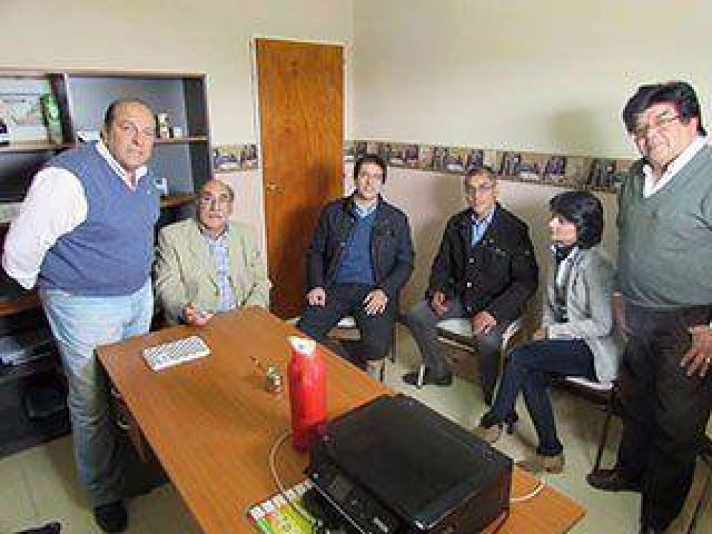 Reuni�n entre concejales salientes con los electos