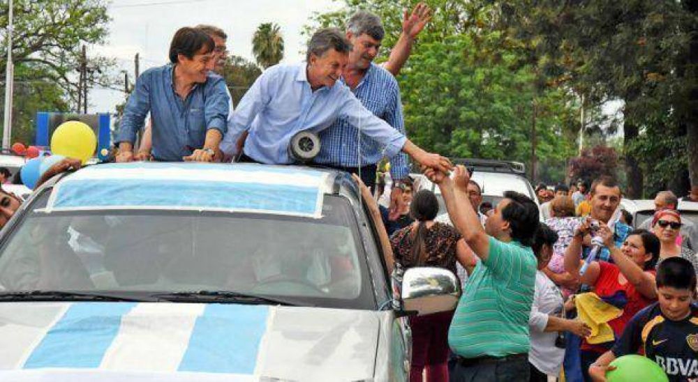Mientras Scioli apunta al conurbano, Macri viaja al norte en busca de los votos de Massa