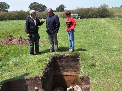S�nchez visit� Arroyo Seco y dialog� con Politis sobre hallazgos prehist�ricos
