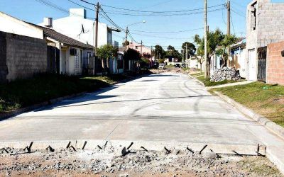 Contin�an los trabajos de pavimentaci�n en los Barrios �Ren� Favaloro� y �12 de Octubre�