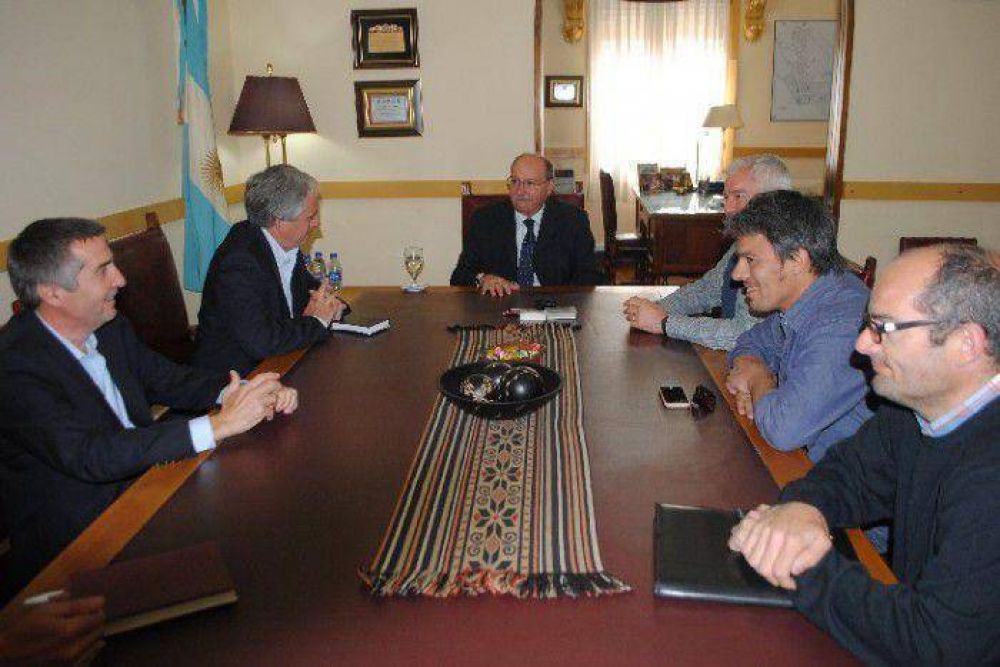 Primer encuentro en el marco de la transici�n entre Juan Alberto Gobbi y Javier Gast�n