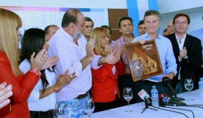 �Queremos que los chaque�os se enamoren de un futuro, que es cambio y oportunidad�, dijo Macri a los medios