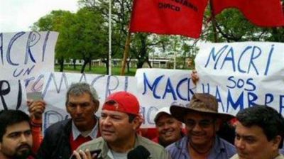 Piqueteros kirchneristas bloquearon el aeropuerto de Chaco para impedir la salida de Mauricio Macri