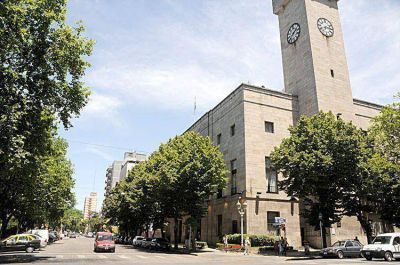 La transici�n sigue con reuniones, informaci�n y revisi�n de decretos