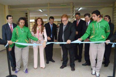 La gobernadora inaugur� viviendas sociales, una ruta y colegio agrot�cnico