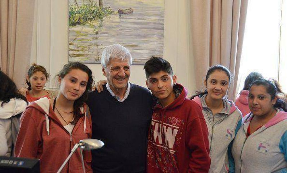 Andreotti recibi� a alumnos de la Escuela Secundaria N� 25 de Islas