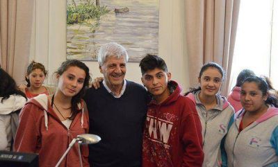 Andreotti recibi� a alumnos de la Escuela Secundaria N� 25 de Islas