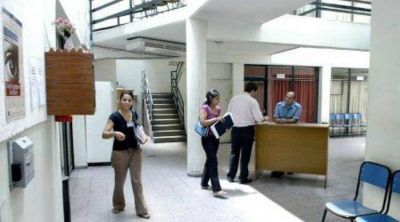 Denuncian a una intendenta por conexiones clandestinas