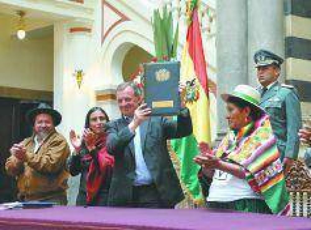 Bolivia: aprueban la consulta de reforma