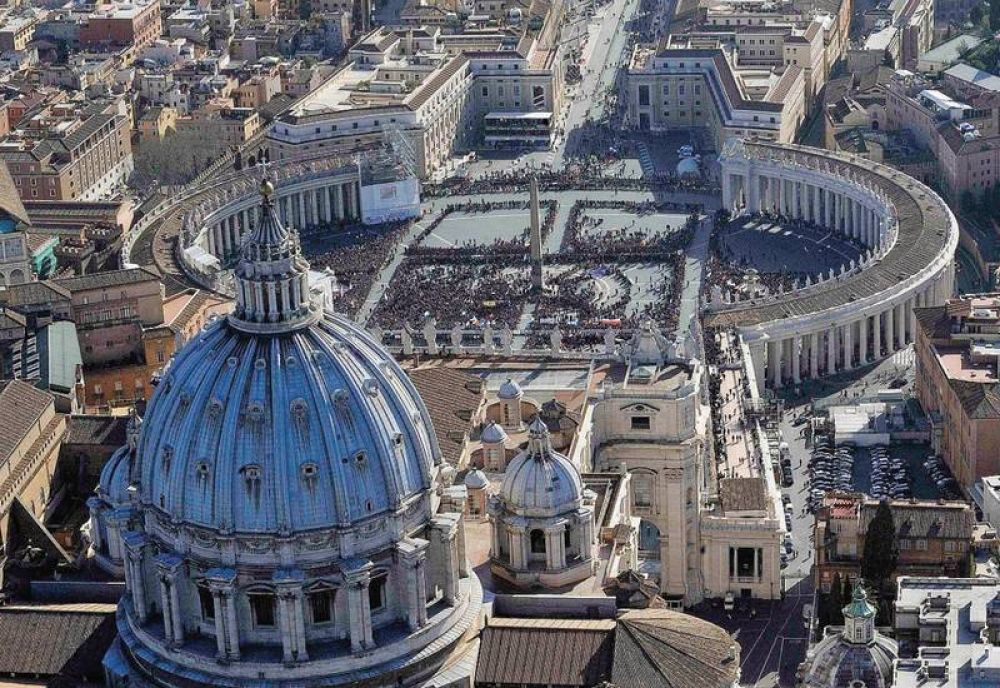 El Papa: ahora se cambia con las casas del Vaticano