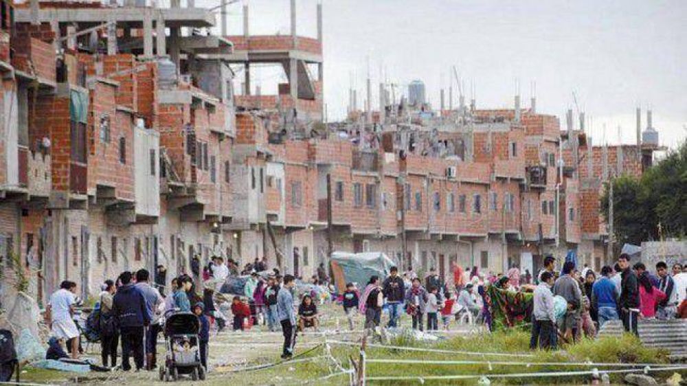 Exigen escrituras para vecinos de las villas