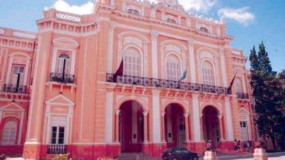 Vender�n 2 edificios estatales para construir la nueva Legislatura