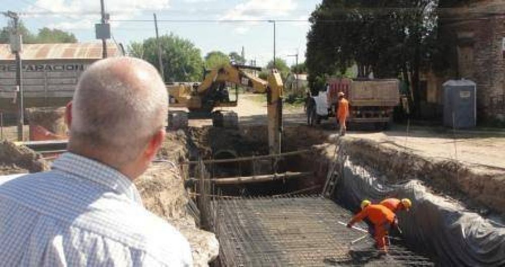 Echeverr�a visito la obra del canal 112