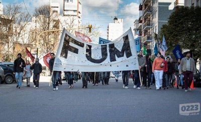 �Antes de irse, Pulti tiene que dejar un proyecto para financiar el boleto universitario�