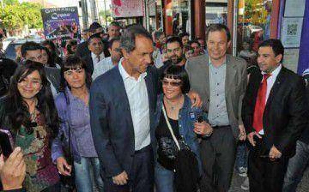 En Calzada, Scioli acus� a Macri de �querer volver al ajuste, la devaluaci�n y la quita de subsidios�