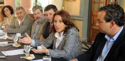 Fein se reuni� empresarios