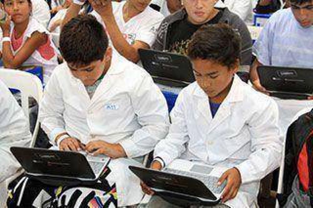 ANSeS entreg� m�s 45 mil notebooks en Santa Cruz